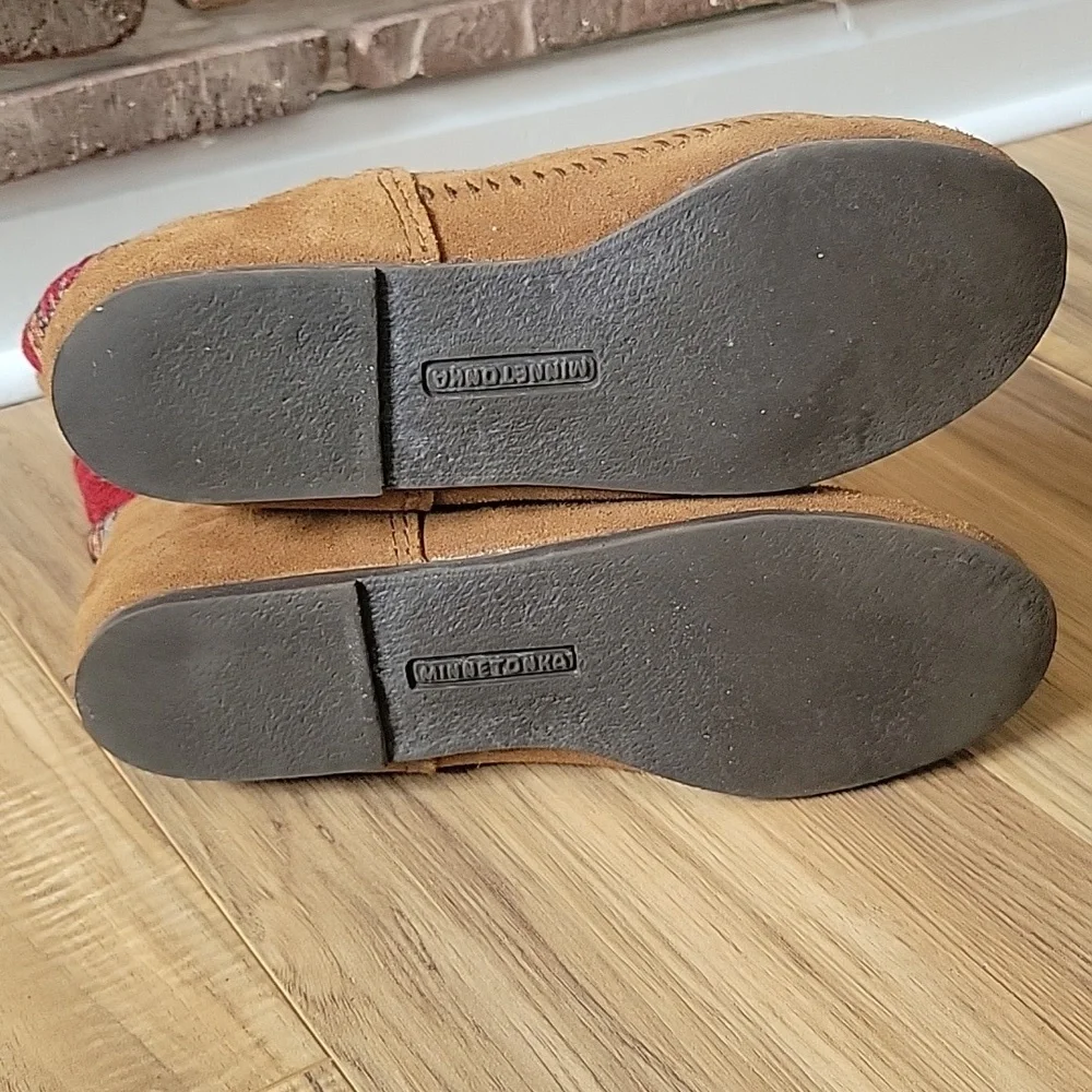 Minnetonka Booties Size 8 - Picture 6 of 11